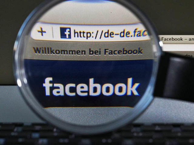 Die Auswertung der Facebook-Nachrichten spielt laut Polizei eine groe Rolle.  | Foto: dpa
