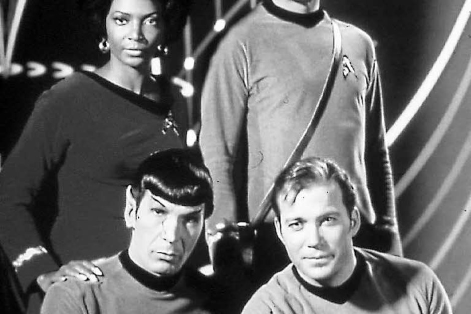 Captain Kirk, Offizier Spock, erster Offizier Uhura und Schiffsarzt Pille brachen auf, „um neue Welten, neues Leben und neue Zivilisationen“ zu erforschen. So hieß es in der Frühzeit jedes Mal im Vorspann. (Foto: Sat.1) Captain Kirk, Offizier Spock, erster Offizier Uhura und Schiffsarzt Pille brachen auf, „um neue Welten, neues Leben und neue Zivilisationen“ zu erforschen. So hieß es in der Frühzeit jedes Mal im Vorspann. (Foto: Sat.1)