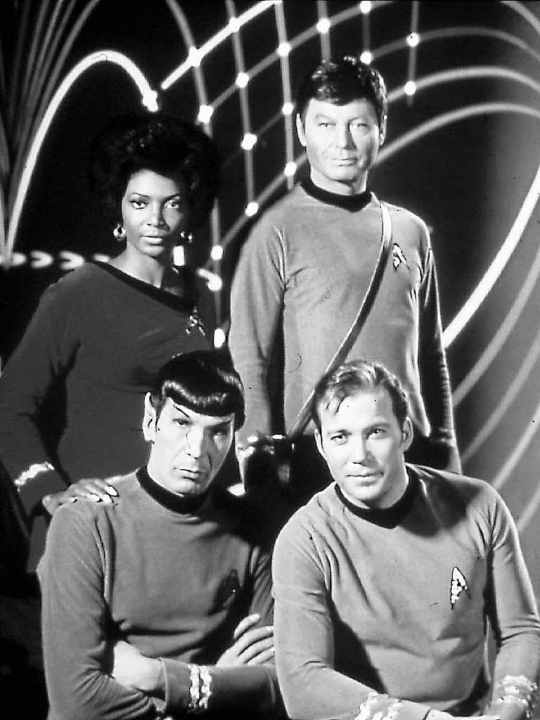 Captain Kirk, Offizier Spock, erster Offizier Uhura und Schiffsarzt Pille brachen auf, „um neue Welten, neues Leben und neue Zivilisationen“ zu erforschen. So hie es in der Frhzeit jedes Mal im Vorspann.