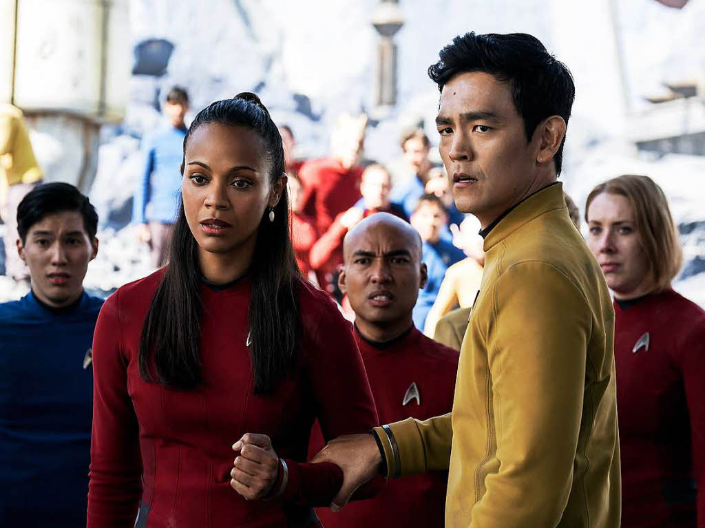 Heute gehrt „Star Trek“ (zu deutsch „Zug zu den Sternen“) weltweit zu den erfolgreichsten Fernsehserien. Die Bilanz von 50 Jahren umfasst mit den Nachfolgeserien rund 700 Fernsehfolgen, 13 Kinofilme und unzhlige Romane, Comics und Computerspiele.