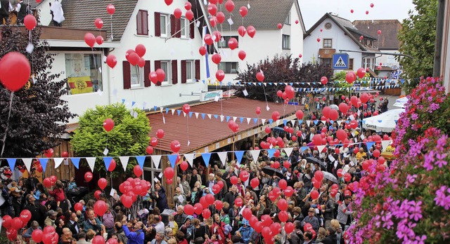 Bunt startet Btzingen ins Festwochenende.  | Foto: PR