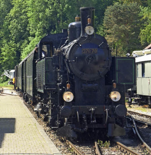 Die Kandertalbahn ist beim Tag des off...s ebenso dabei, wie die Burg Rtteln.   | Foto: Daniel Gramespacher / Patrick Volknant