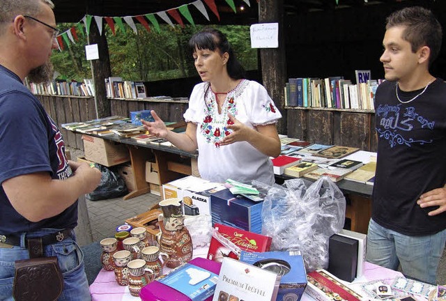 Bunt bestckt war die Tombola beim  ungarischen Hock.   | Foto: Karin Wortelkamp