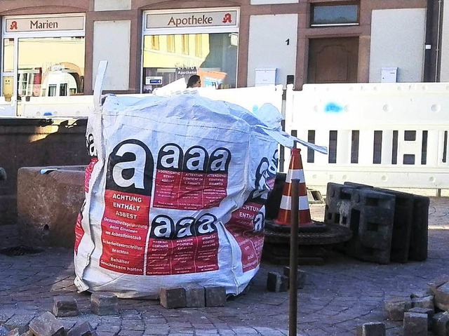 Ein Asbestsack auf der Baustelle am Marienplatz hatte fr Irritationen gesorgt.  | Foto: Privat