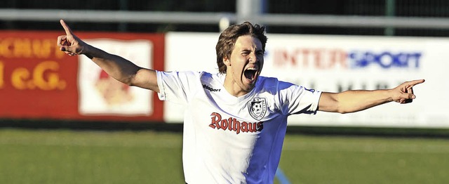 Florian  Haselbacher vom SV Grafenhausen bejubelt sein Tor zum 1:0.   | Foto: W. Scheu