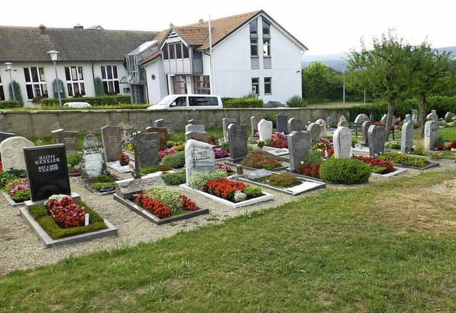 Geeinigt hat sich Hsingens Ortschafts...treutes Grberfeld auf dem  Friedhof.   | Foto: Vera Winter