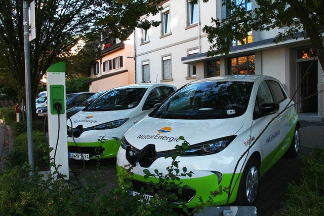 Mit diesen beiden Elektroautos knnen ...e sich aber keiner auf den Weg machen.  | Foto: Marlies Jung-Knoblich 