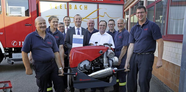 Spitze: Die Seelbacher Feuerwehr hat eine neue Tragkraftspritze.   | Foto: Christoph Breithaupt