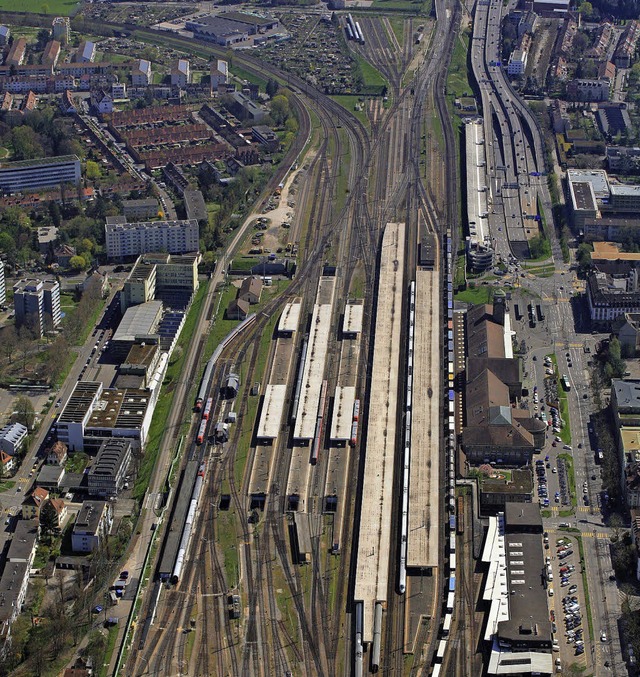 Der Badische Bahnhof mit den Gleisen i...es der Nadelhre im Bahnknoten Basel.   | Foto: Erich Meyer