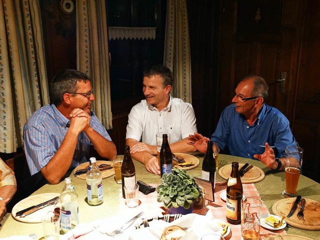 Pfarrer Josef Tnzler (rechts)  mit de...iedenweilers Brgermeister Josef Matt.  | Foto: Silas Schwab