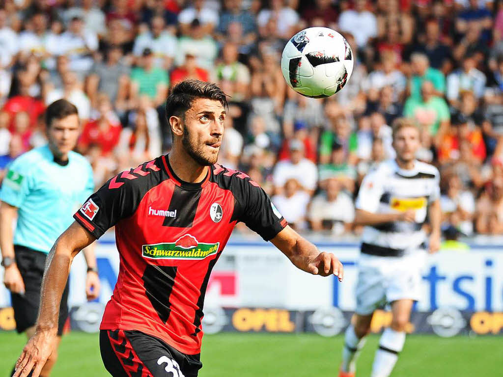 Den Ball im Blick: Vincenzo Grifo in Aktion.