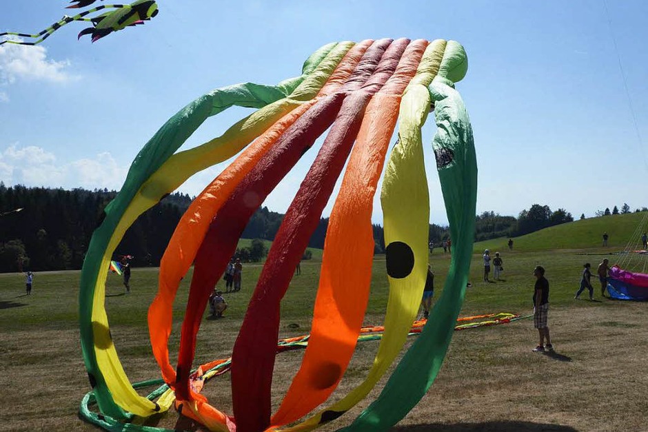 Impressionen vom FamilienDrachenfest der Luftsportgemeinschaft Hotzenwald in Rickenbach-Hütten am Samstag und Sonntag, 10. und 11. September. (Foto: Hrvoje Miloslavic) Impressionen vom FamilienDrachenfest der Luftsportgemeinschaft Hotzenwald in Rickenbach-Hütten am Samstag und Sonntag, 10. und 11. September. (Foto: Hrvoje Miloslavic)