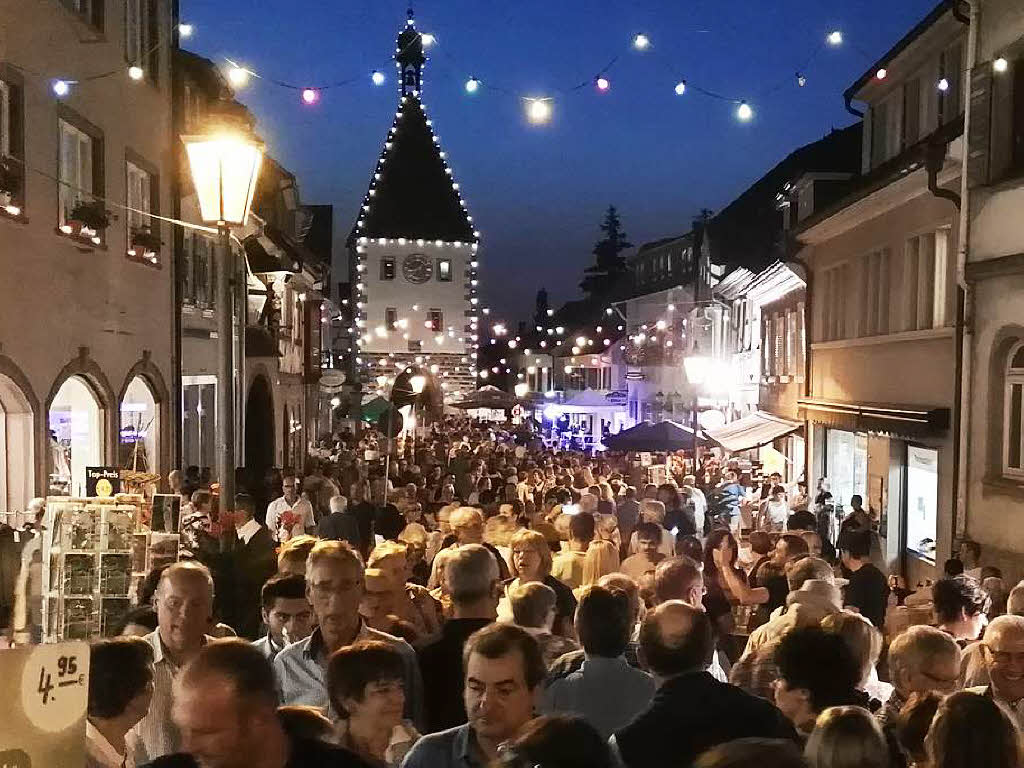 Tausende von Besuchern drngten sich am Freitagabend bei der elften Lichternacht in der Endinger Altstadt.