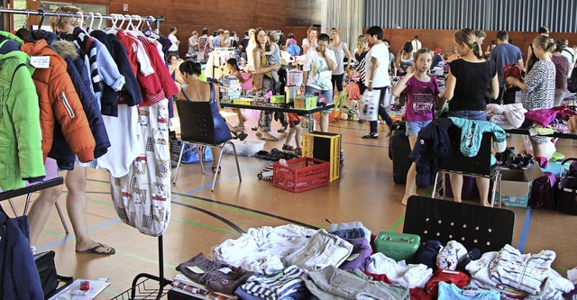 Fr groe Vielfalt beim Kindersachenfl...n Riegel sorgten mehr als 50 Anbieter.  | Foto: Helmut Hassler