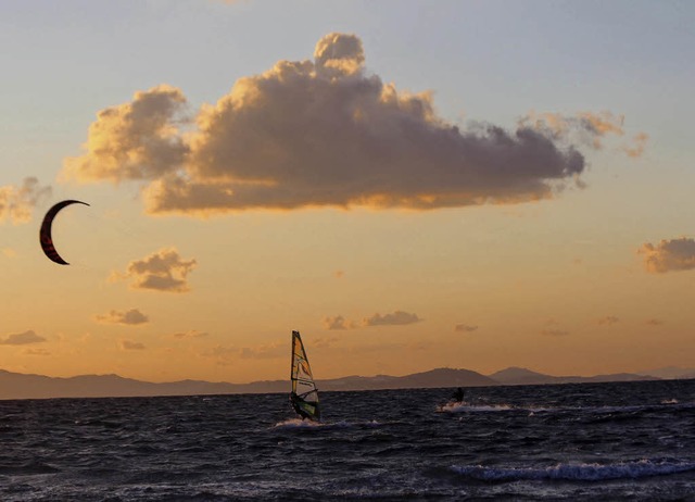 Kitesurfen und Windsurfen in Hyres   | Foto: Simone Kirrmann