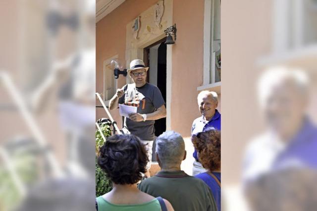 Harald Meyer öffnet sein Denkmal am Tuniberg – und viele Tiengener kommen