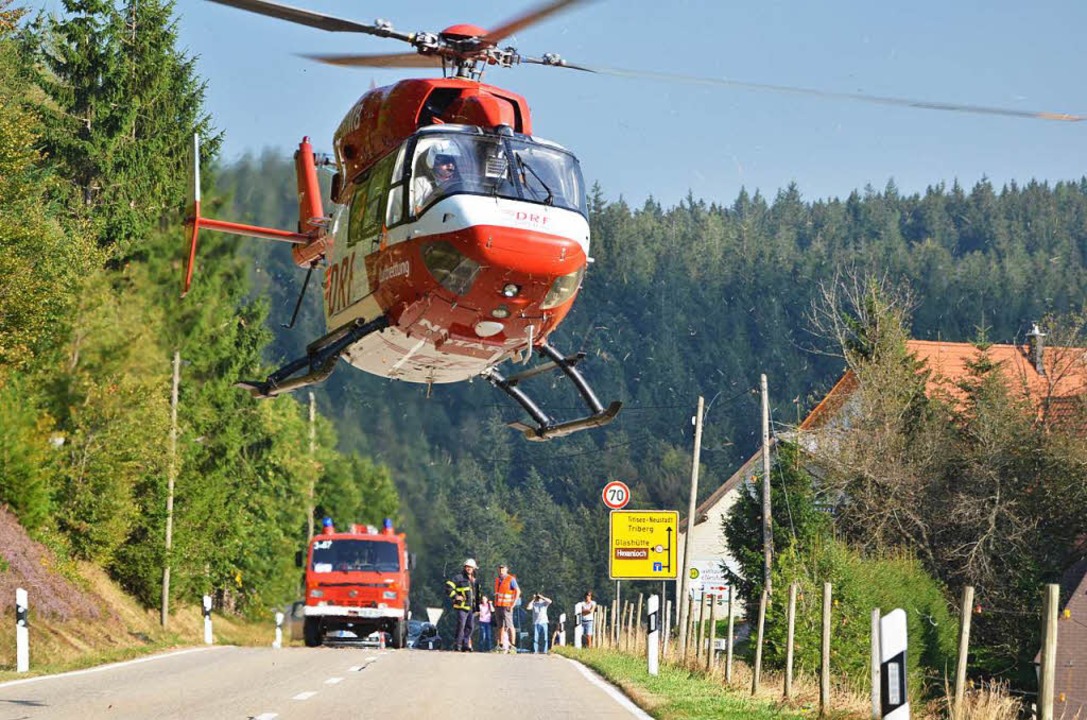 Unfall St. Mrgen: Die Bschung hinunt... Der Rettungshubschrauber im Einsatz.   | Foto: M.Ganz