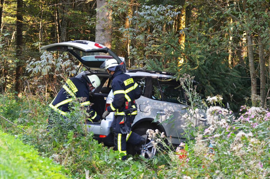 Unfall St. Mrgen: Die Bschung hinunter gegen einen Baum  | Foto: M.Ganz