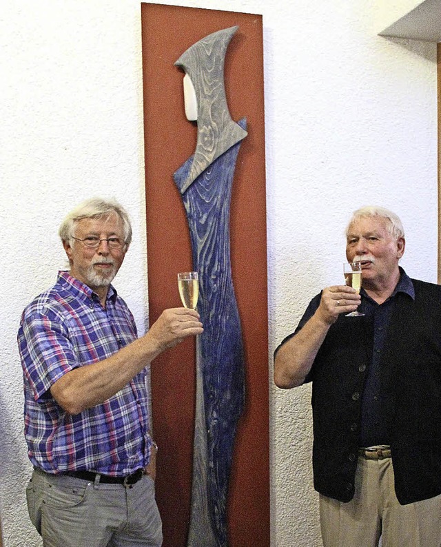 Hugo Brinktter (links) mit seiner sti...ktter auf das Gelingen des Werks an.   | Foto: Judith Reinbold