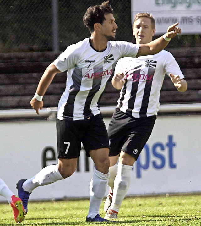 Teyfik Ceylan  bejubelt sein Tor zum 1:0, hinten Stjepan Geng.   | Foto: Reinh.