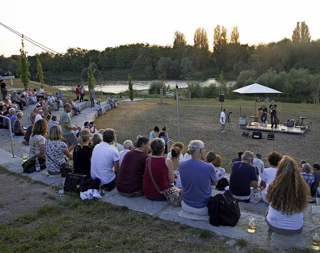 Premiere: Das Amphitheater am Neuenbur...m ersten Open-Air-Konzert eingeweiht.   | Foto: Volker Mnch