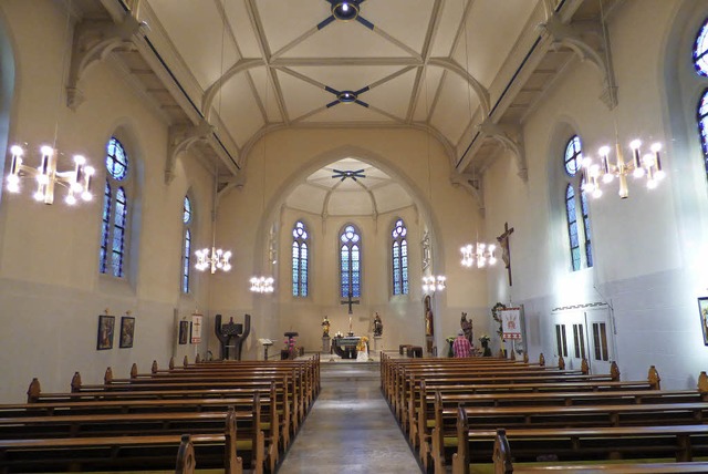 In der Kirche Zum gttlichen Herzen Jesu leuchtet es hell.   | Foto: Fotos/Repro: Frank Leonhardt