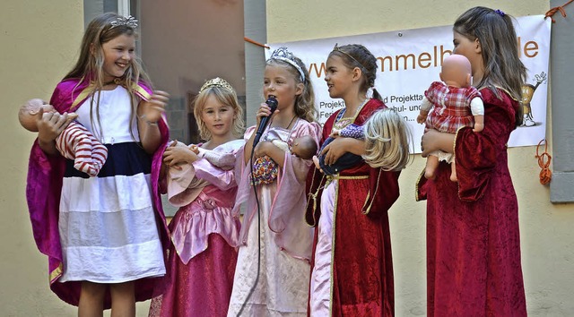 Beim Abschlussfest des Staufener Ferie...ei traten gleich fnf Kniginnen auf.   | Foto: Hennicke