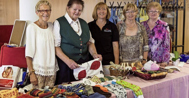 Krzlich hatten die Landfrauen zu eine...s Bauernbrot oder auch Seifen anboten.  | Foto: Stefan Schwarz