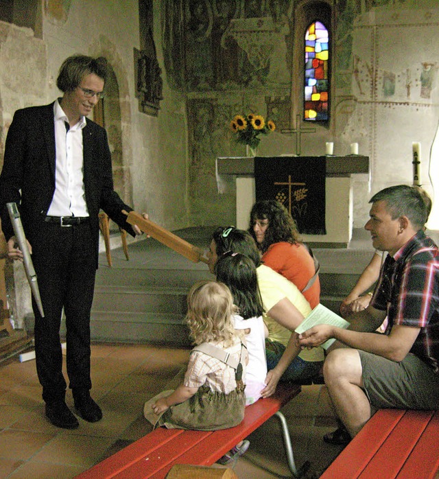Orgel zum Anfassen: Johannes Lang mit seinen Besuchern   | Foto: Zoelly