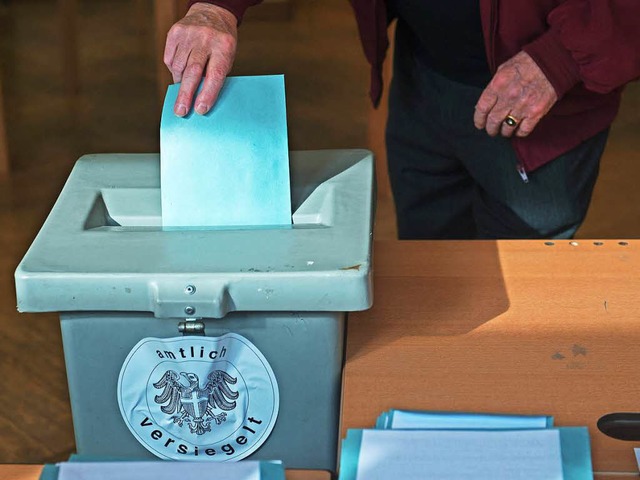 Weil sich viele Briefwahl-Umschlge ni...Bellen auf den 4. Dezember verschoben.  | Foto: dpa