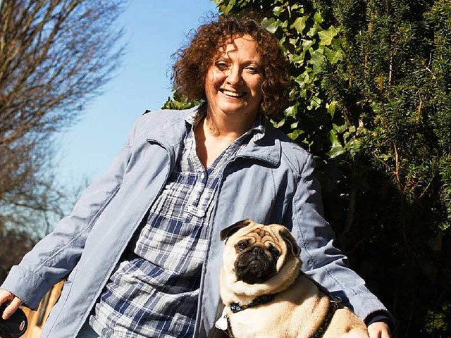 Susanne Oswald mit Mops  | Foto: privat