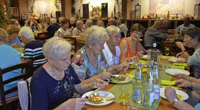 Die Gemeinde  Buggingen ldt 94 Senior...mit einem gemeinsamen Abendessen ein.   | Foto: Sigrid Umiger