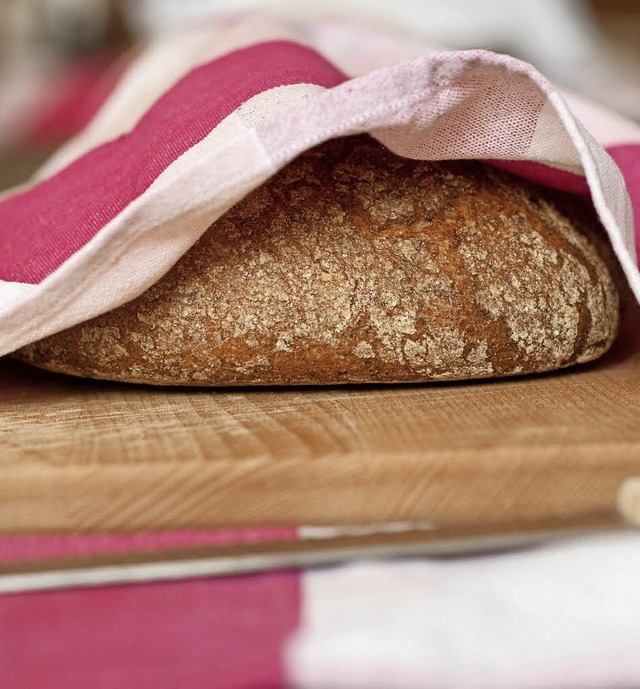 Brot, traditionell hergestellt, gibt&#8217;s auf dem Brotmarkt.  | Foto: dpa