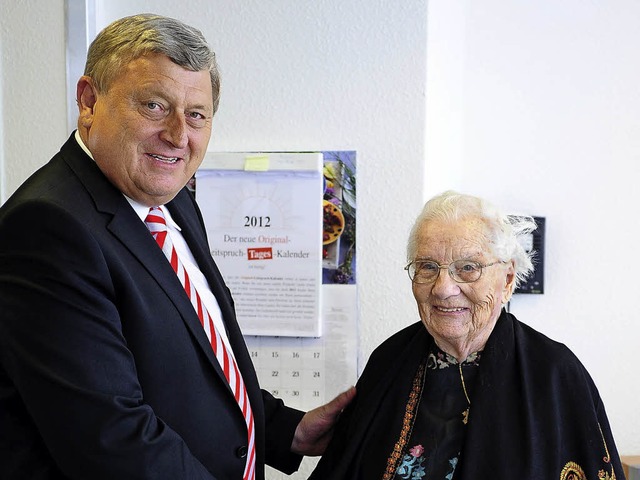 Wie zum 95. Geburtstag  bekommt Elisab...engens Brgermeister Werner Bundschuh.  | Foto: Thomas Kunz