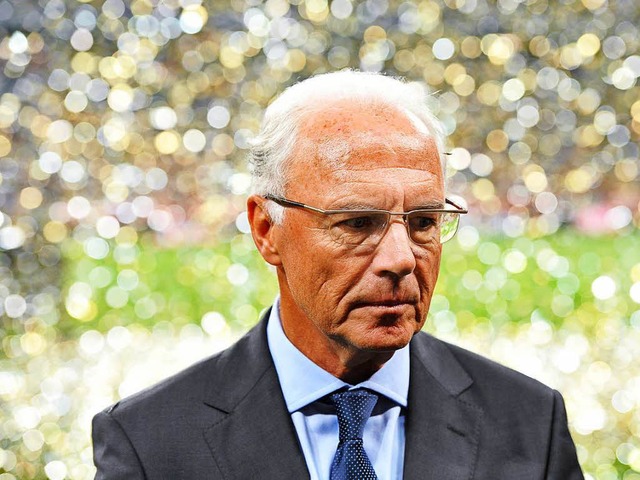 Franz Beckenbauer hat fr seine Arbeit...offenbar am Finanzamt vorbeischleusen.  | Foto: dpa