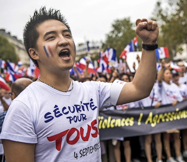 &#8222;Sicherheit fr alle&#8220; fordern diese Demonstranten in Paris   | Foto: dpa