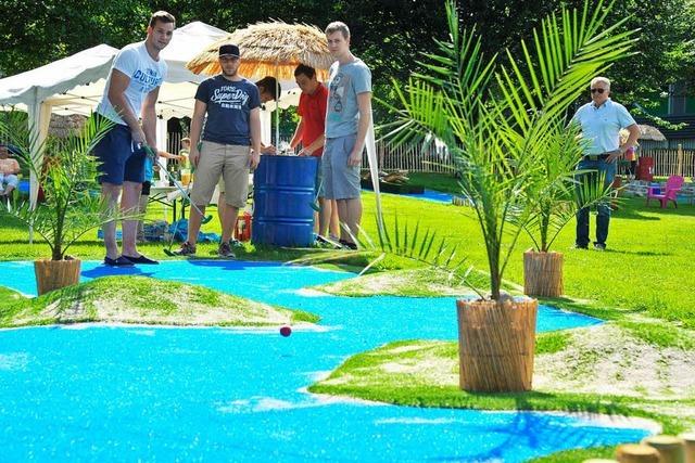 Minigolf fr einen guten Zweck am Fun-Strand