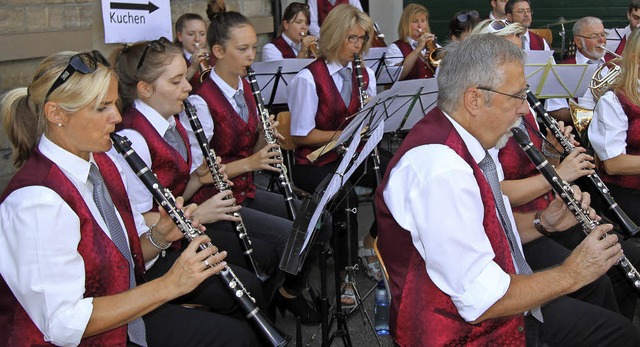 Auch der Musikverein Mundingen sorgte ...fest in Oberrotweil fr Unterhaltung.   | Foto: Herbert trogus