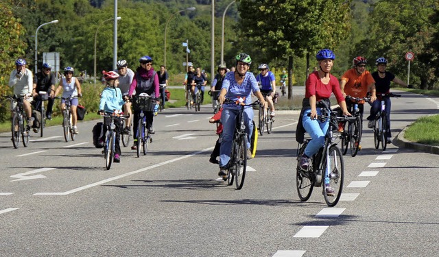 Endlich die ganze Strae nur fr Radfa...s haben beim Slow Up nichts zu suchen   | Foto: Rolf Reimann