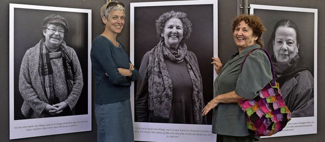 Fotografin Margrit Mller (links) und ...ana Engelhardt &#8211; vor ihrem Foto   | Foto: Thomas Kunz