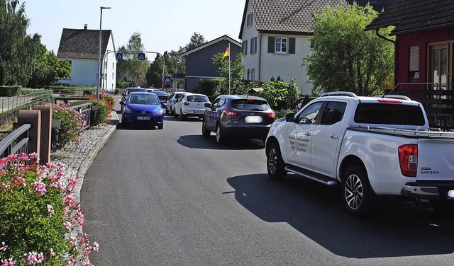 Der Ortschaftsrat htte das Parkverbot... zum roten Haus im Vordergrund ntig.   | Foto: Boris Burkhardt