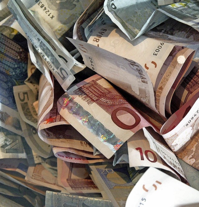Geldsegen: Das  Haushaltsjahr 2015 sch... &#8211; die Geldsorgen aber bleiben.   | Foto: Jens Wolf (dpa)