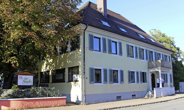 Das ehemalige Gasthaus Lwen, schon mit dem Schild der  Physiotherapiepraxis   | Foto: Mario Schneberg
