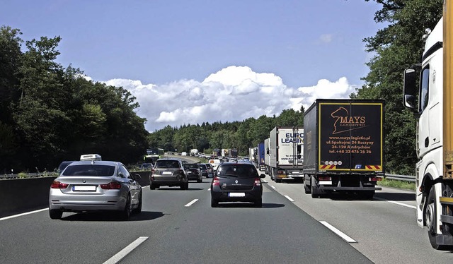 Ein vertrautes Bild: Lkw sind unverzic...insatz kann noch effizienter  werden.   | Foto: sp-x/Lea fuji