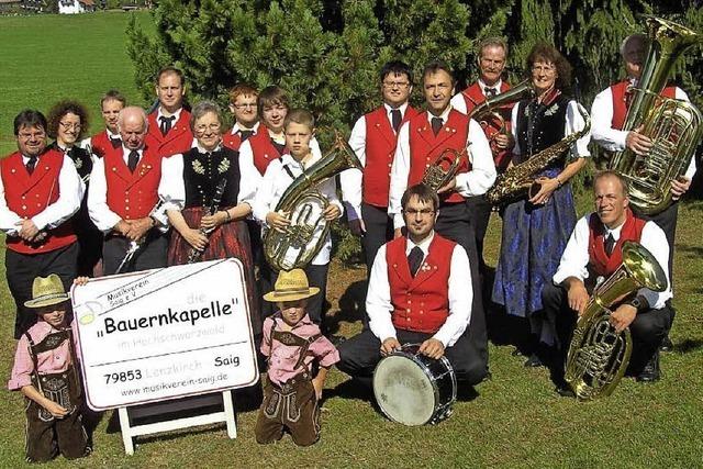 Mit Oberrotweiler Weinen, Bewirtung und Musik in Lenzkirch-Saig