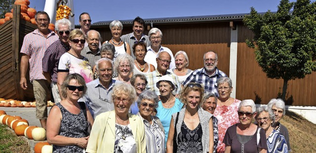 Zahlreiche Senioren nahmen die Einladu...terin Daniela Meier (vorne Mitte) an.   | Foto: Donner