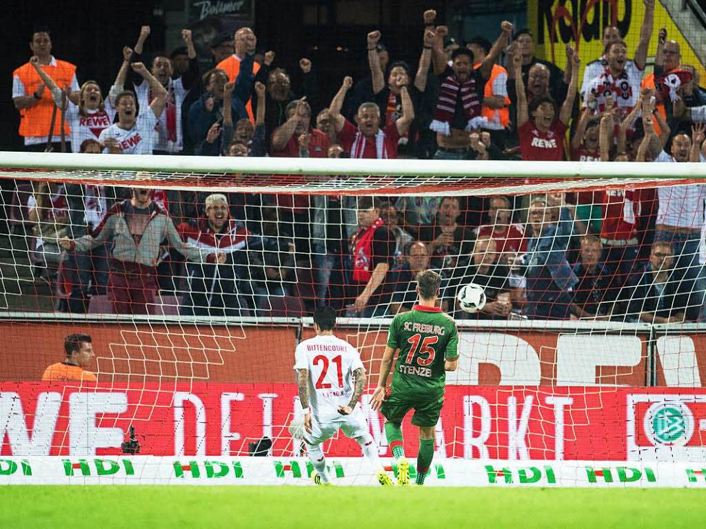 Nur 90 Sekunden spter: Freiburg im Tiefschlaf, Bittencourt bedankt sich und netzt zum 2:0 ein.