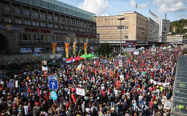 Der Demonstrationszug in Suttgart  | Foto: dpa