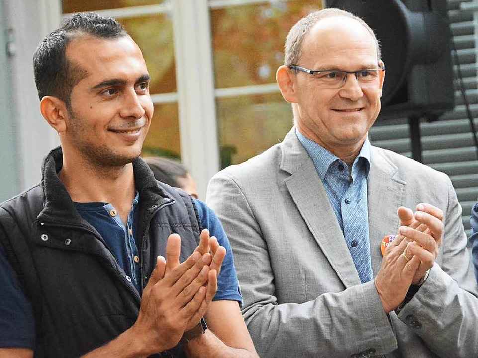 Sternmarschorganisator Andreas R�hle (...s) und der syrische Fl�chtling Taizier  | Foto: Hannes Lauber