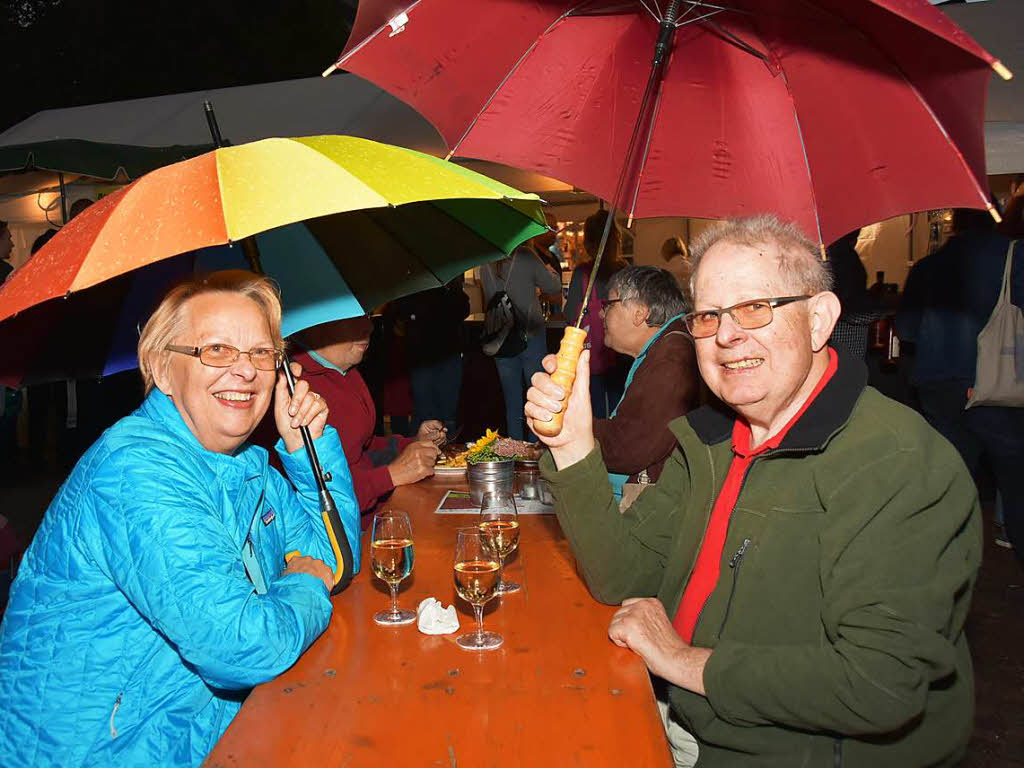 Trotz Regen gefiel dem Ehepaar aus Schweden der Weinzauber sehr gut.